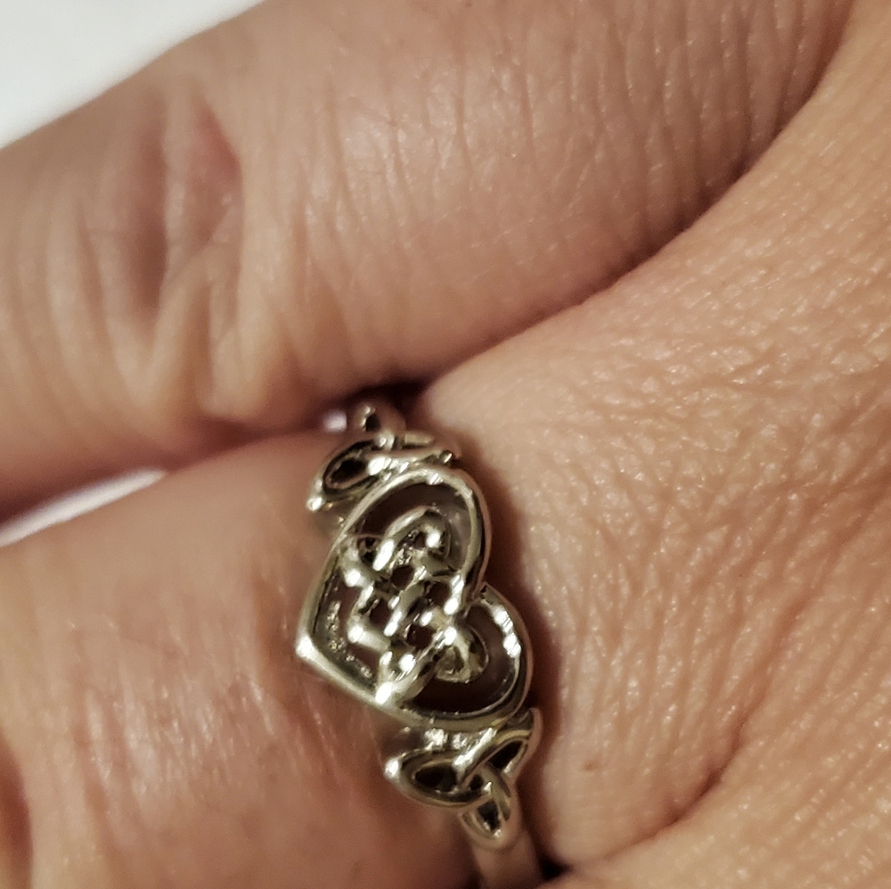 Women's sz 8 irish knot ring